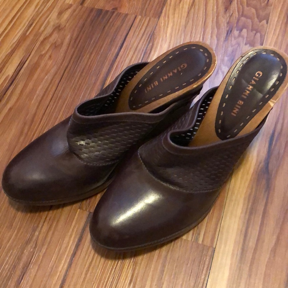 Gianni Bini brown wedges